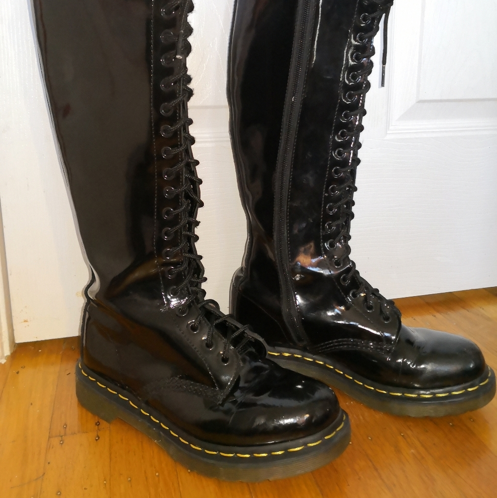 🌟Knee high Dr. Marten boots 🌟